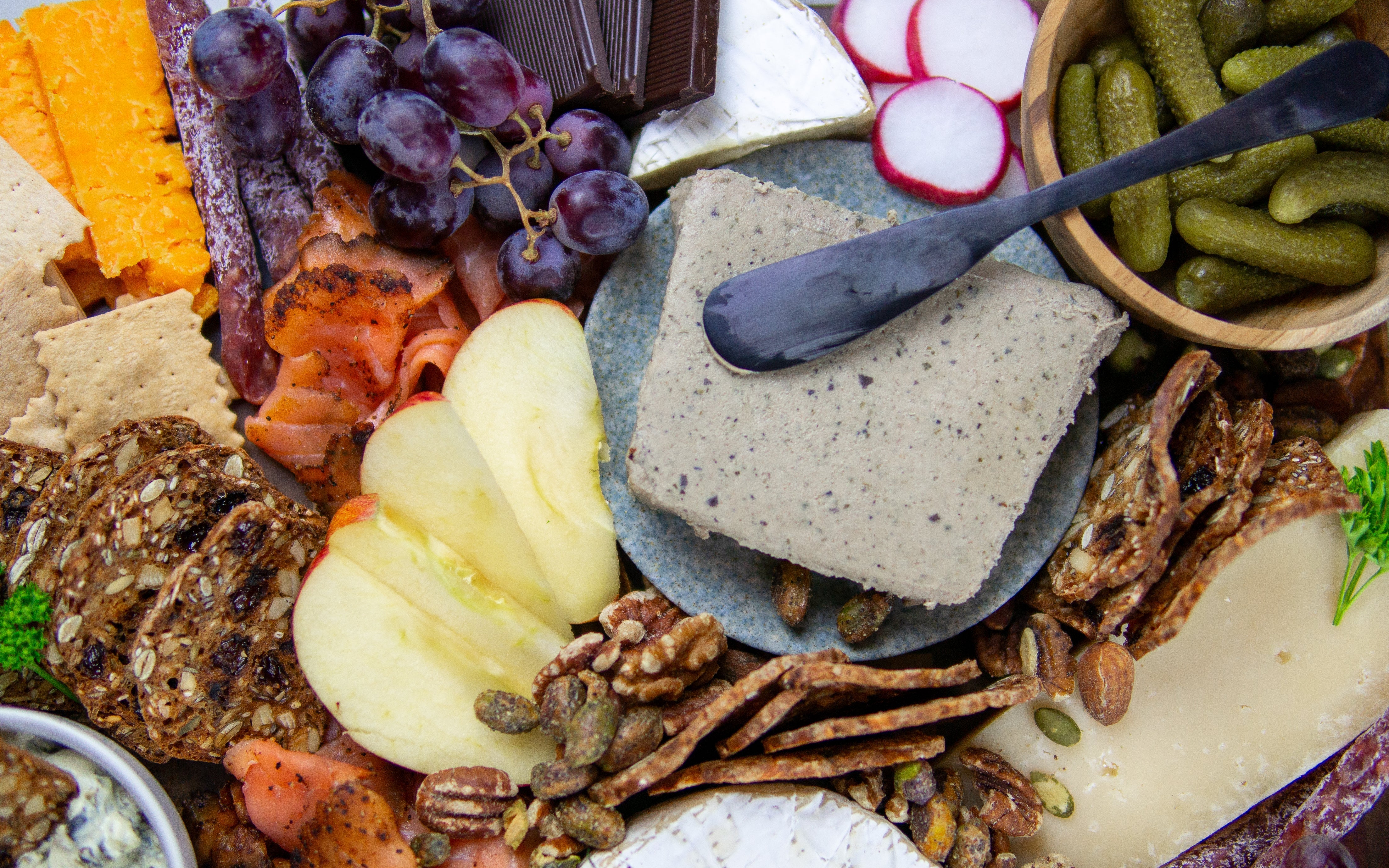 Iron-Rich Charcuterie Board Ideas for Healthy Summer Picnics