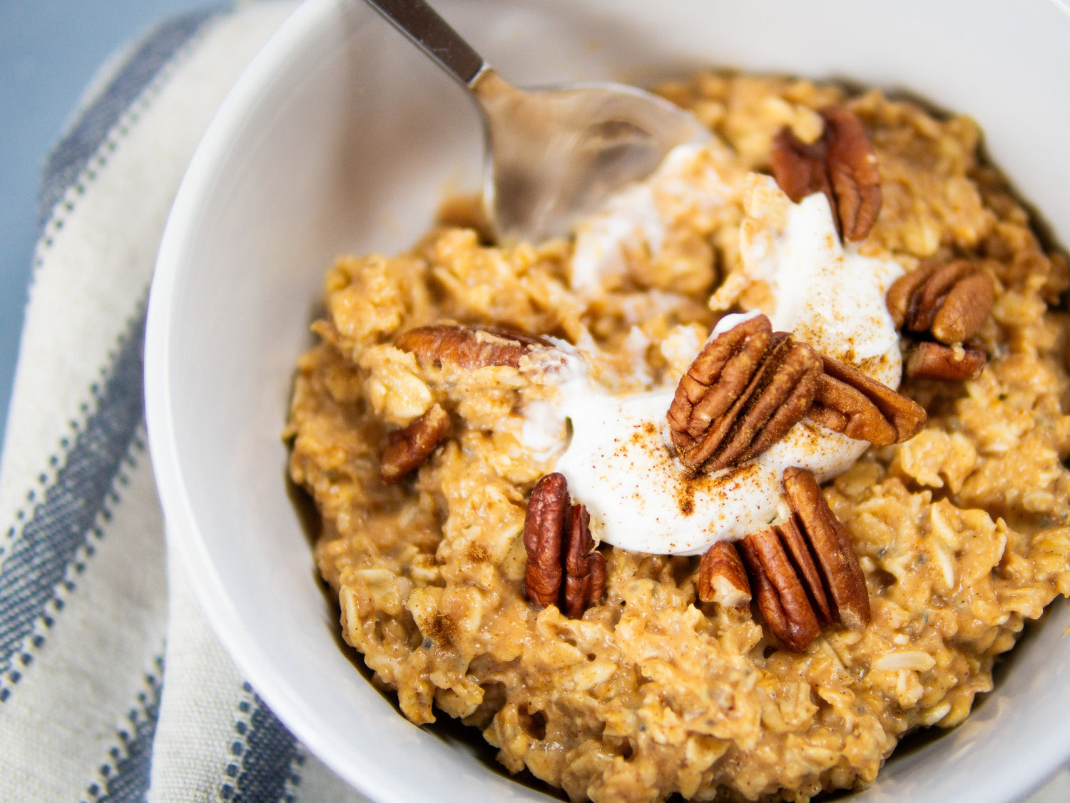 Fall-Flavored Pumpkin Pie Overnight Oats with Chia Seeds