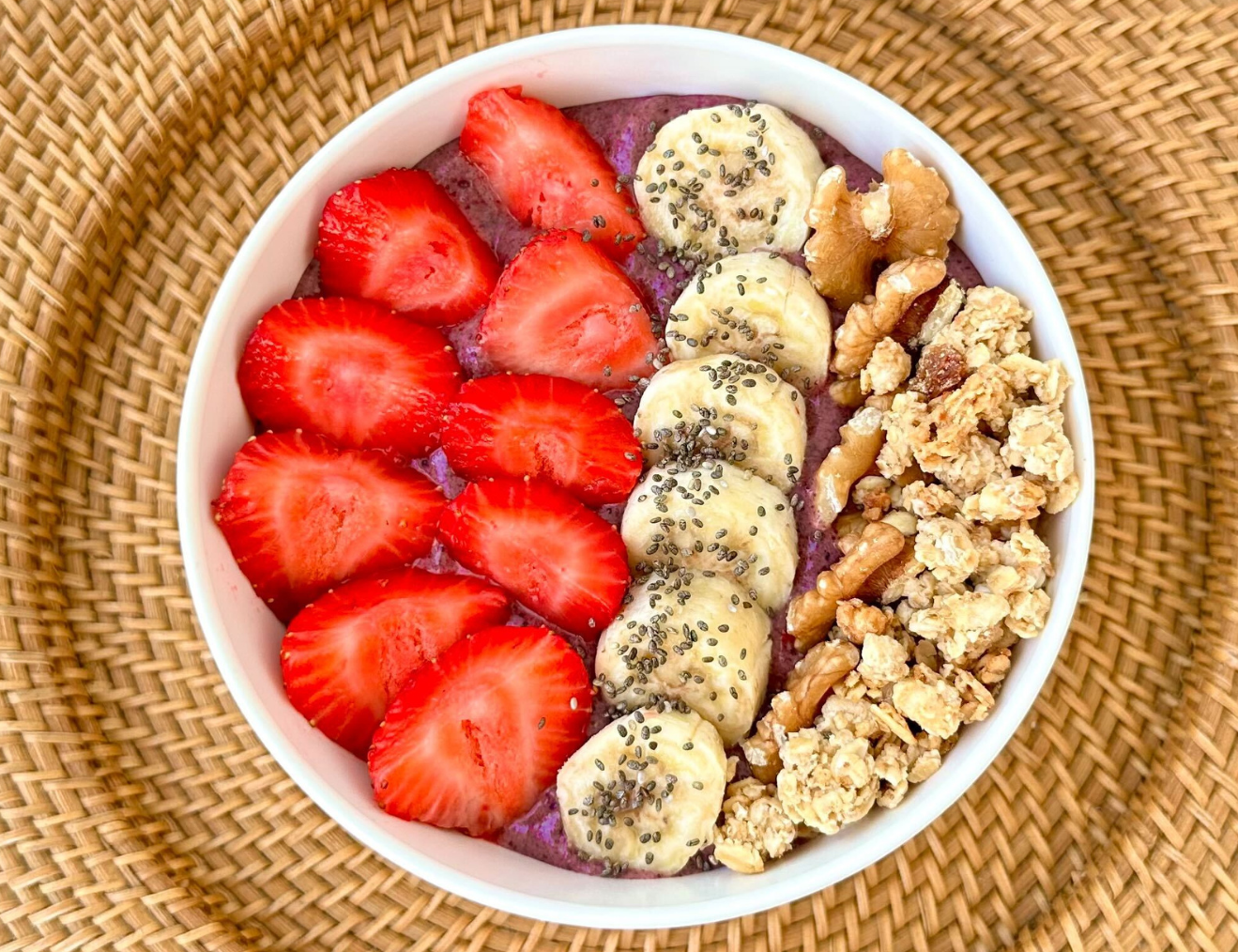 Healthy Peanut Butter Açaí Bowl with Chia Seeds